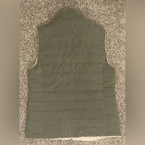 Entro Olive Green & Cream Sherpa Reversible Vest - Picture 4 of 5